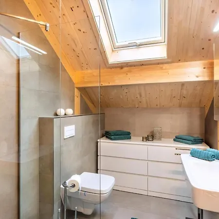 Grosses Luxusferienhaus Mit Whirlpool Hébergement de vacances Karlshagen